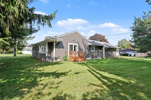 8 Hillview Drive, Irondequoit, NY 14622