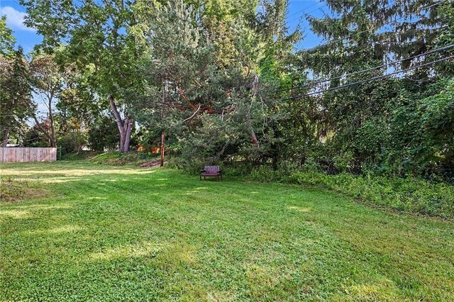 8 Hillview Drive, Irondequoit, NY 14622