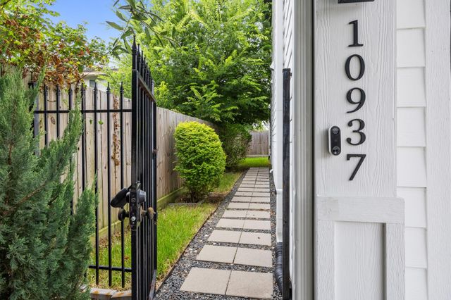 10937 Fire Creek Drive, Houston, TX 77043