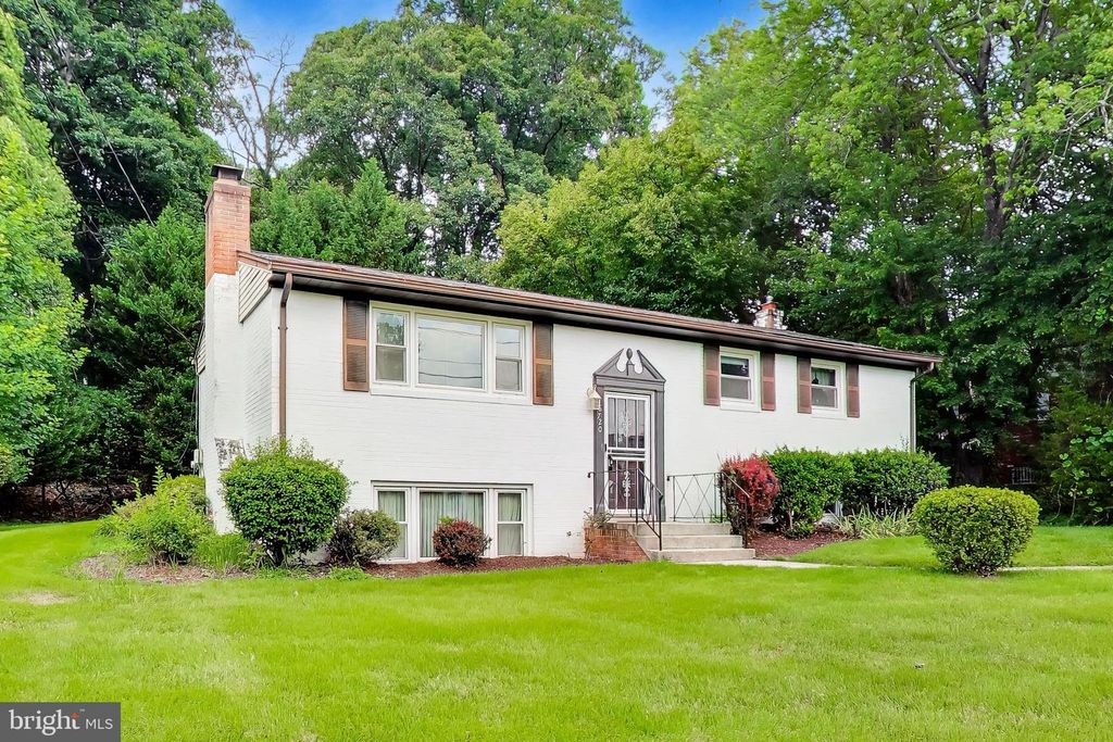 6720 BRIARCLIFF DR, Clinton, MD 20735