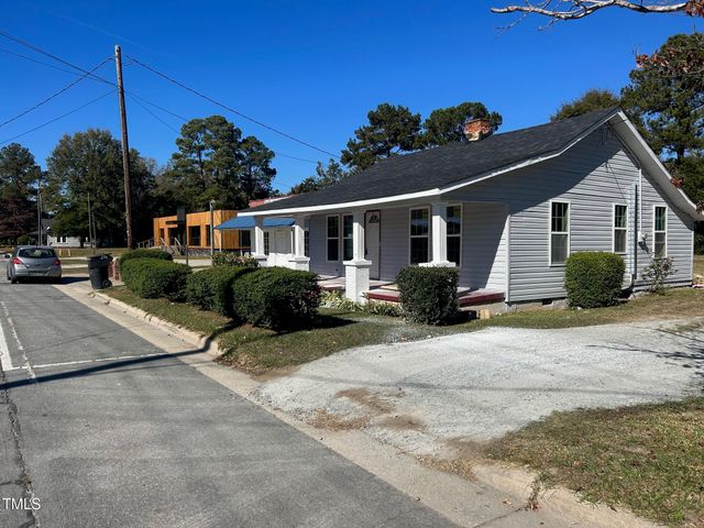 538 Mckoy Street, Clinton, NC 28328