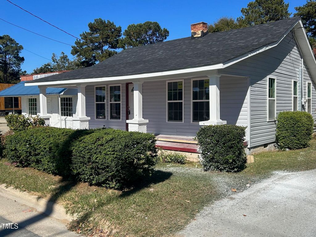 538 Mckoy Street, Clinton, NC 28328