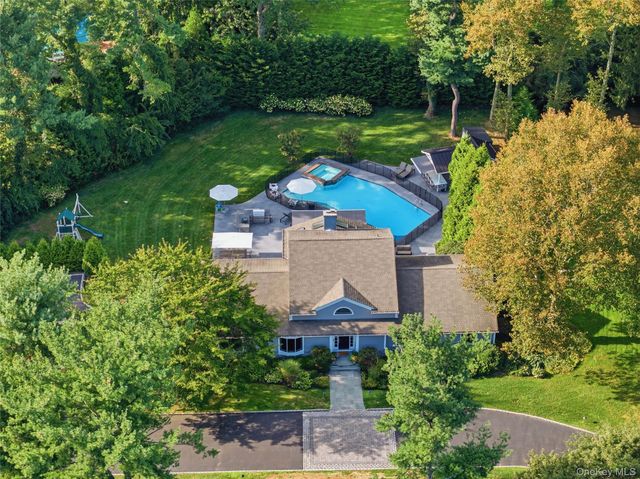 2 Meadow Road, Old Westbury, NY 11568