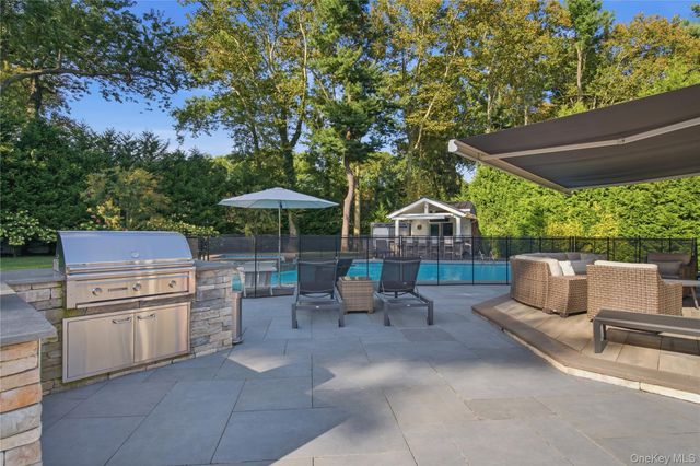 2 Meadow Road, Old Westbury, NY 11568