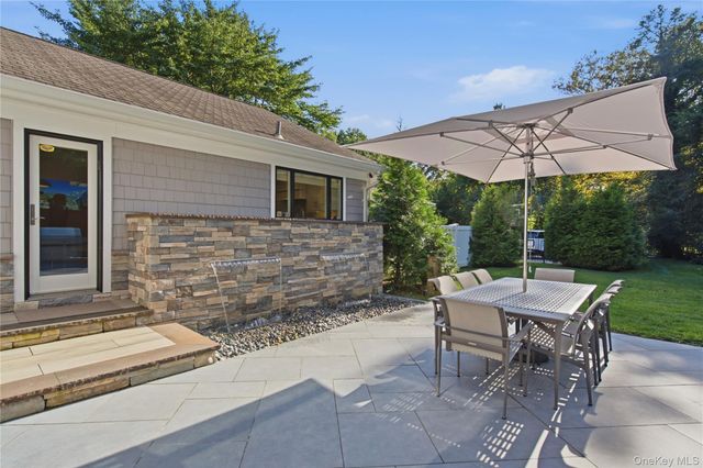 2 Meadow Road, Old Westbury, NY 11568