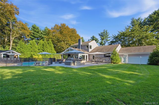 2 Meadow Road, Old Westbury, NY 11568