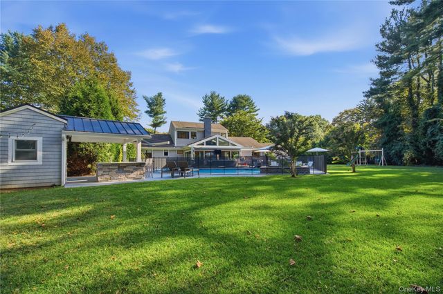 2 Meadow Road, Old Westbury, NY 11568