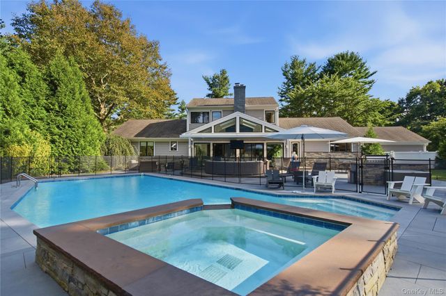 2 Meadow Road, Old Westbury, NY 11568