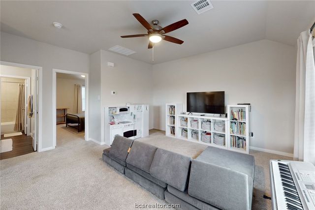 4717 Los Pines Way, Bryan, TX 77807