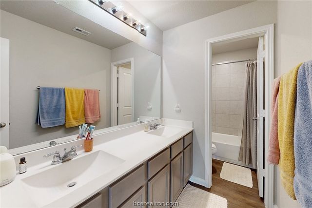 4717 Los Pines Way, Bryan, TX 77807