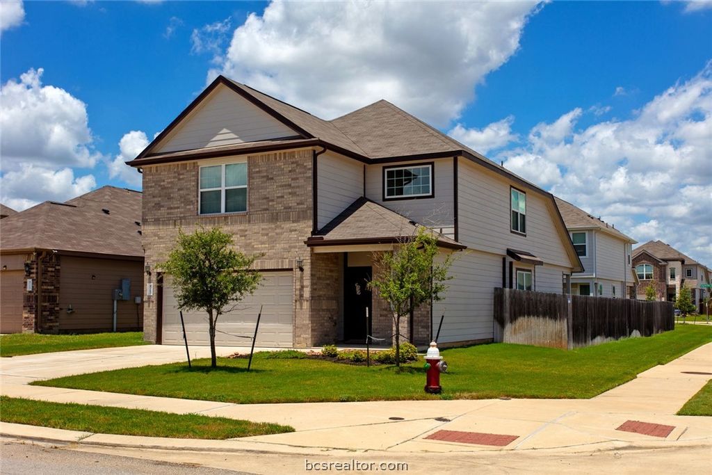 4717 Los Pines Way, Bryan, TX 77807