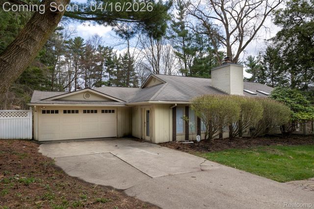 22200 Carleton Avenue, Southfield, MI 48033