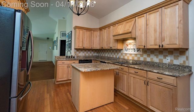 22200 Carleton Avenue, Southfield, MI 48033