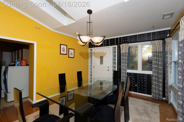 22200 Carleton Avenue, Southfield, MI 48033