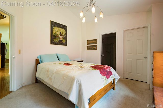 22200 Carleton Avenue, Southfield, MI 48033