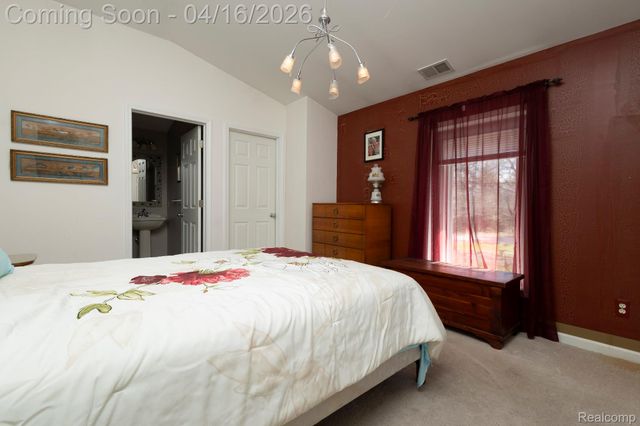 22200 Carleton Avenue, Southfield, MI 48033