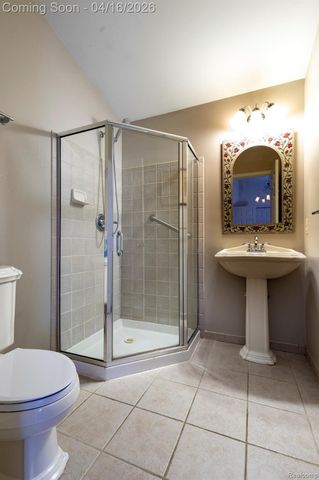 22200 Carleton Avenue, Southfield, MI 48033