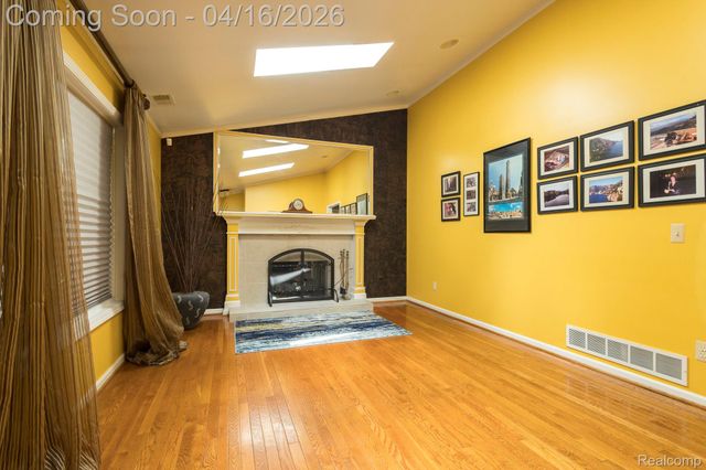 22200 Carleton Avenue, Southfield, MI 48033