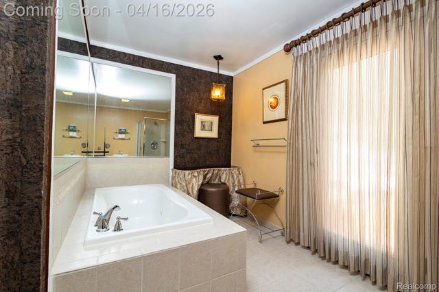 22200 Carleton Avenue, Southfield, MI 48033