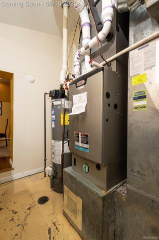 22200 Carleton Avenue, Southfield, MI 48033