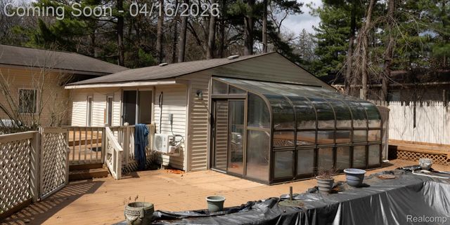 22200 Carleton Avenue, Southfield, MI 48033