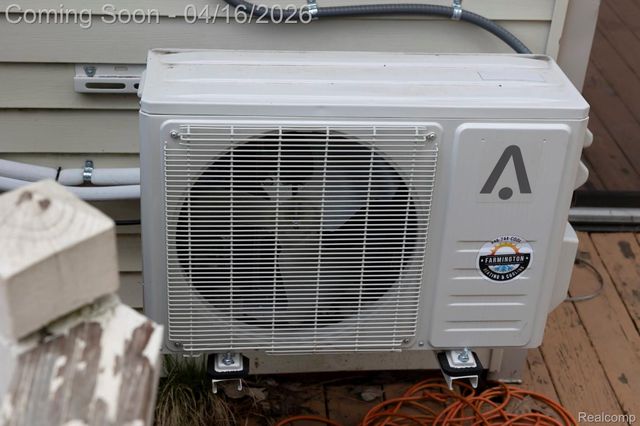 22200 Carleton Avenue, Southfield, MI 48033