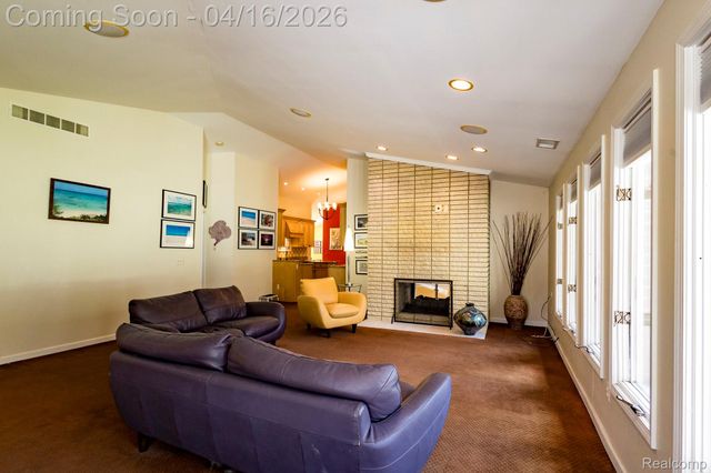 22200 Carleton Avenue, Southfield, MI 48033