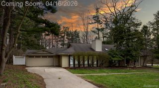 22200 Carleton Avenue, Southfield, MI 48033