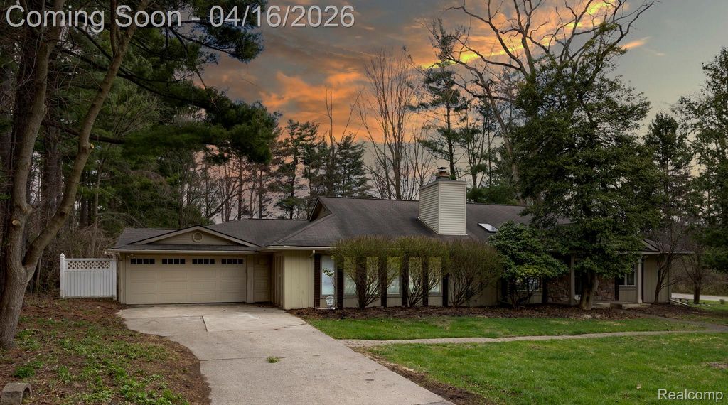 22200 Carleton Avenue, Southfield, MI 48033