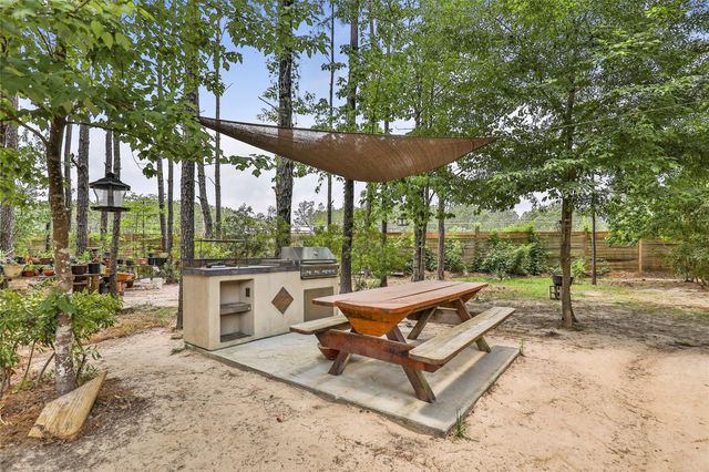 227 County Road 5033, Cleveland, TX 77327