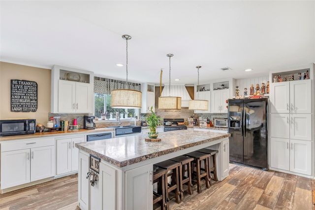 227 County Road 5033, Cleveland, TX 77327