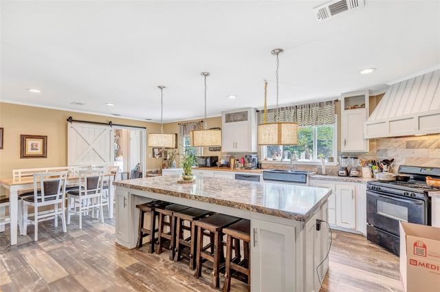 227 County Road 5033, Cleveland, TX 77327