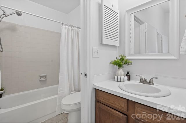 8214 Circle Tree Lane, Charlotte, NC 28277