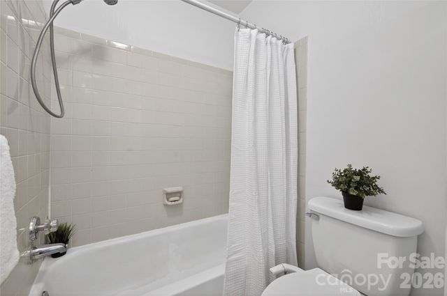 8214 Circle Tree Lane, Charlotte, NC 28277