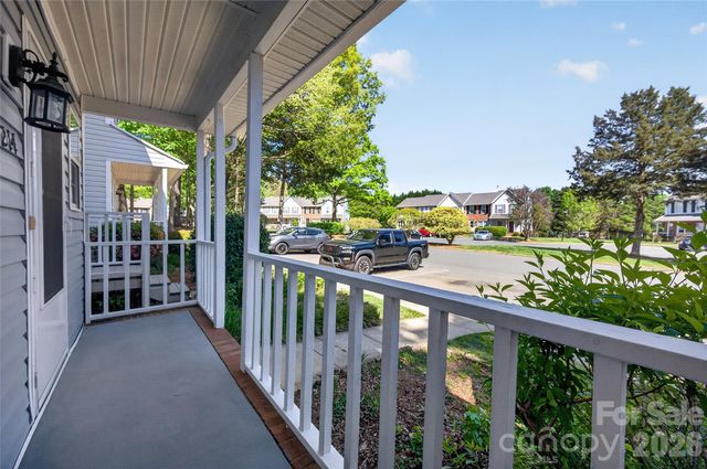 8214 Circle Tree Lane, Charlotte, NC 28277