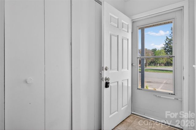 8214 Circle Tree Lane, Charlotte, NC 28277