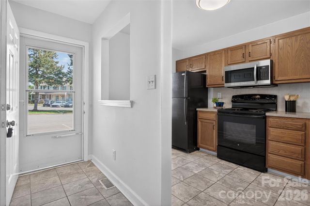 8214 Circle Tree Lane, Charlotte, NC 28277