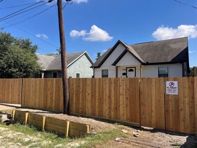1904 Davis Street, Houston, TX 77026