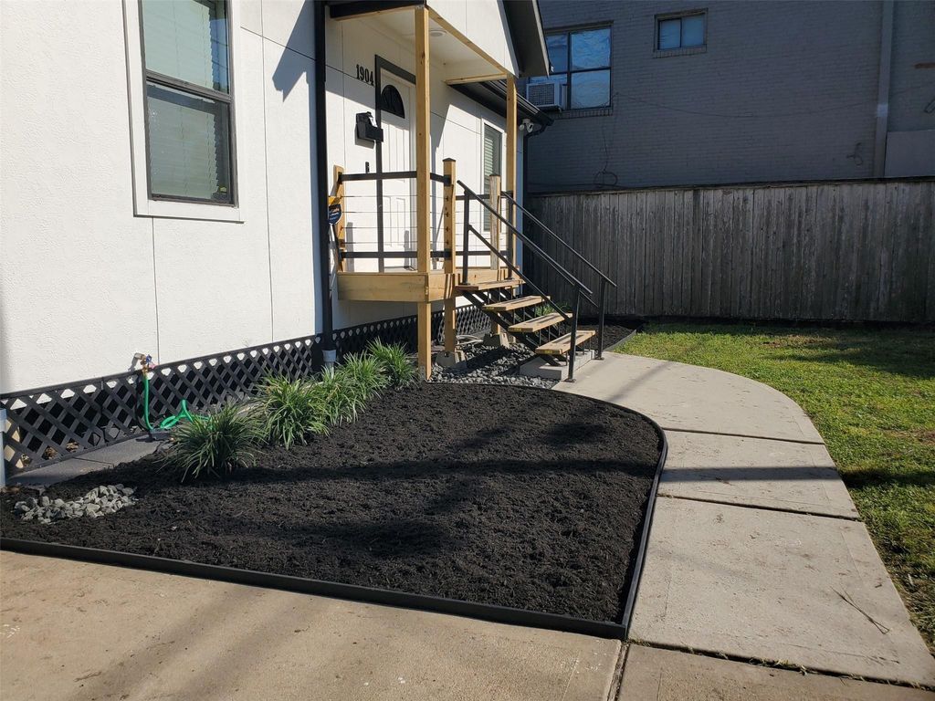 1904 Davis Street, Houston, TX 77026