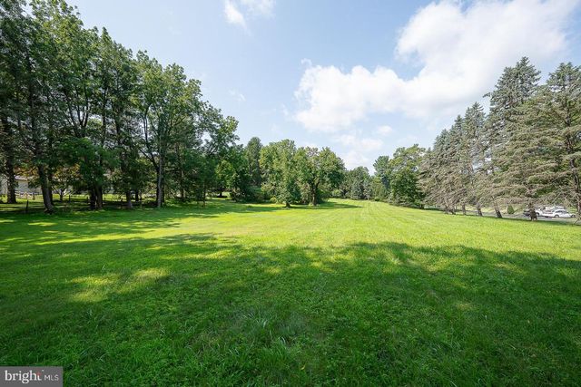 1011 N VALLEY RD, Paoli, PA 19301
