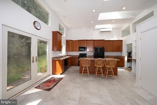 1011 N VALLEY RD, Paoli, PA 19301