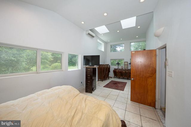 1011 N VALLEY RD, Paoli, PA 19301