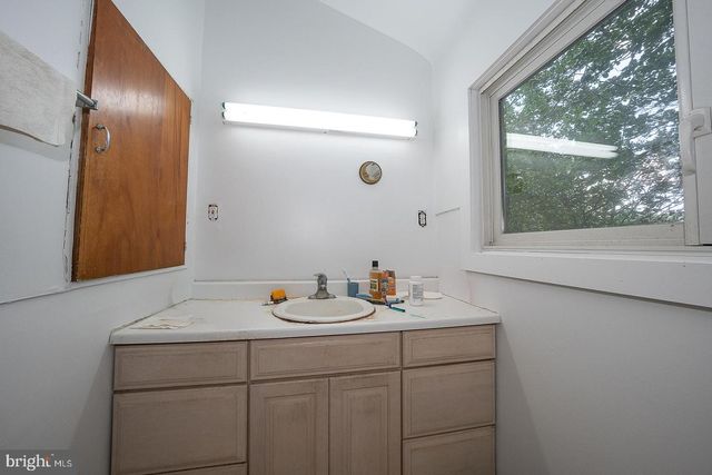 1011 N VALLEY RD, Paoli, PA 19301
