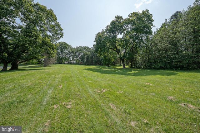 1011 N VALLEY RD, Paoli, PA 19301