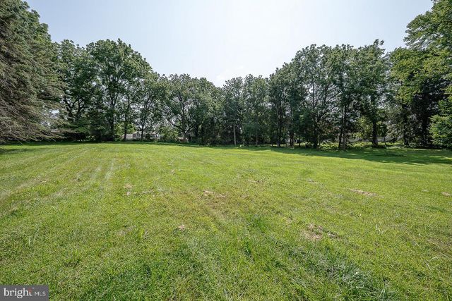1011 N VALLEY RD, Paoli, PA 19301