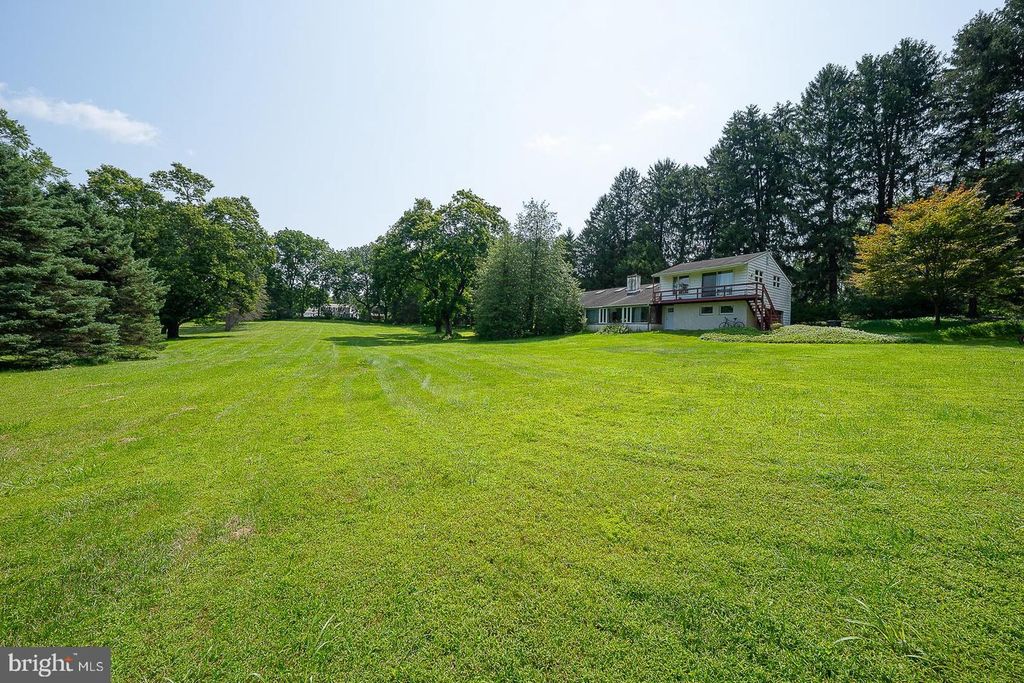 1011 N VALLEY RD, Paoli, PA 19301