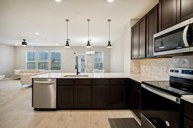 7102 Summer Tanager DR 16, Austin, TX 78744