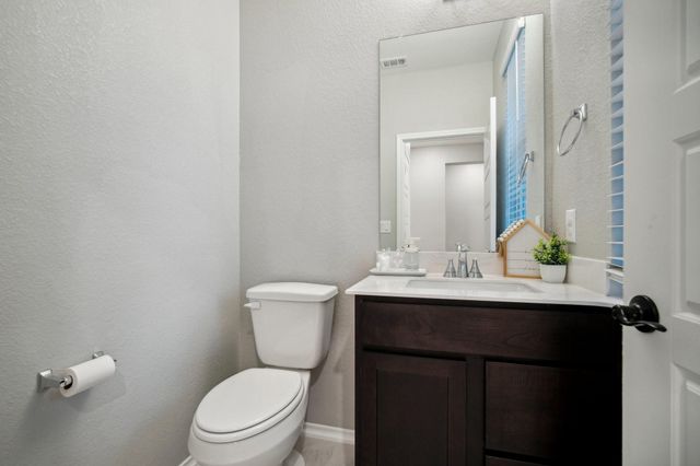 7102 Summer Tanager DR 16, Austin, TX 78744