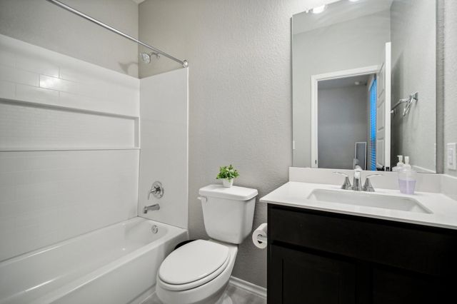 7102 Summer Tanager DR 16, Austin, TX 78744