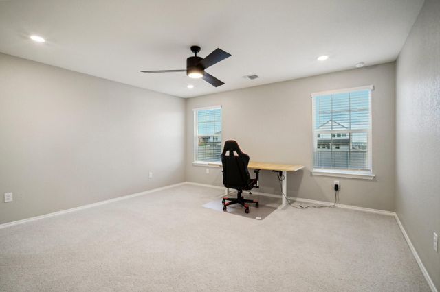 7102 Summer Tanager DR 16, Austin, TX 78744